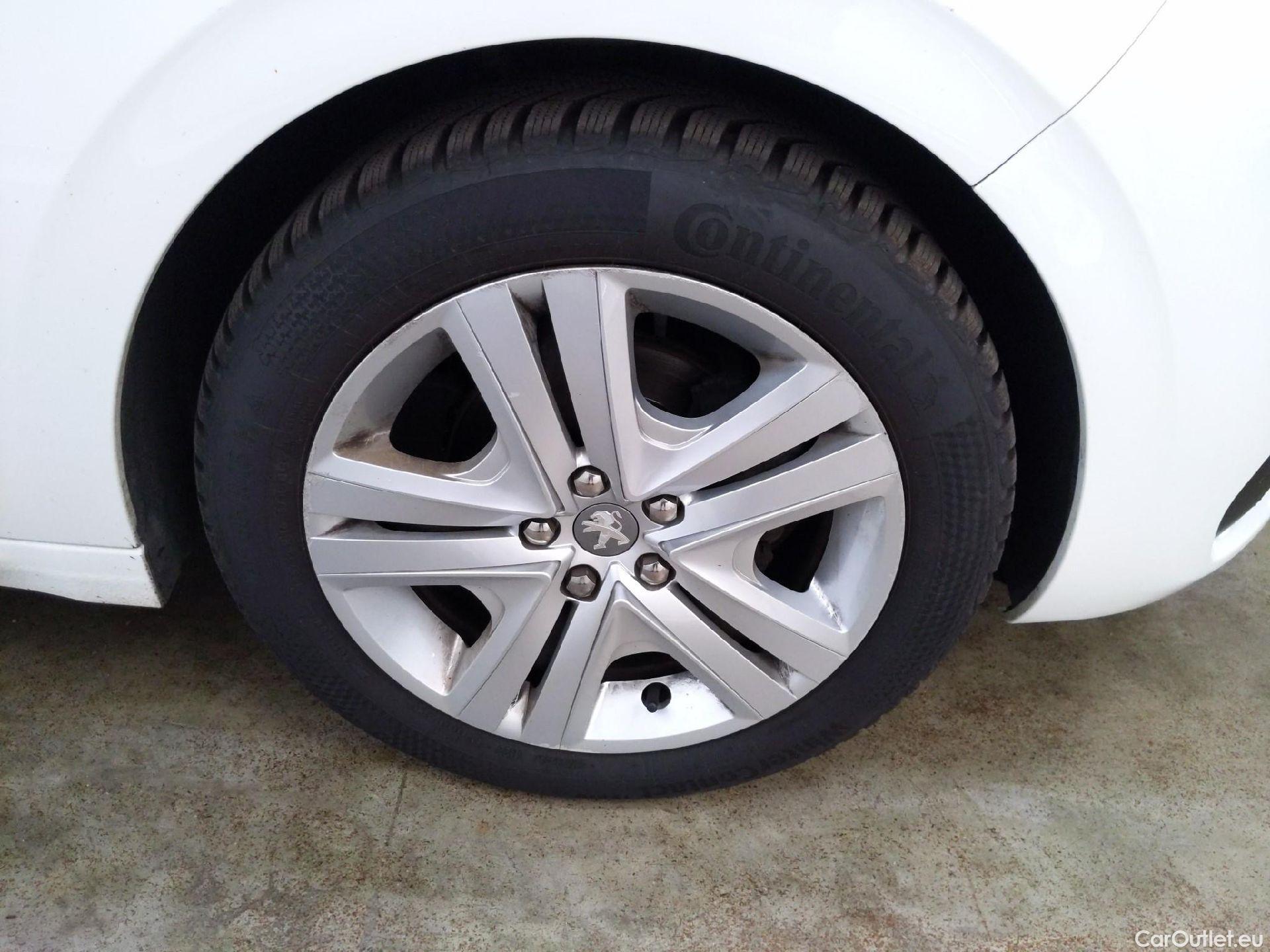  Peugeot  208  Allure Business 1.2 PureTech 110CV BVM5 E6 #3