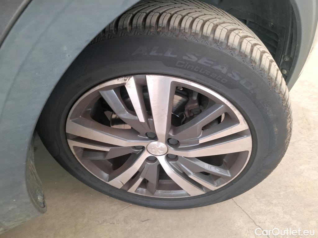  Peugeot  3008  Allure 1.2 PureTech 130CV BVM6 E6d #27