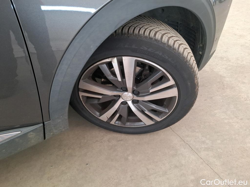  Peugeot  3008  Allure 1.2 PureTech 130CV BVM6 E6d #26