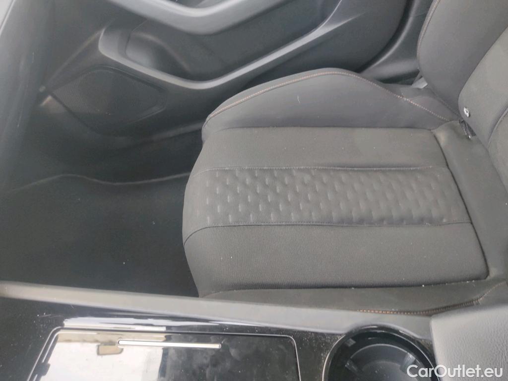  Peugeot  508 PEUGEOT  / 2018 / 5P / berlina con portón  5P Business Line BlueHDi 130 EAT8 (AC) #14