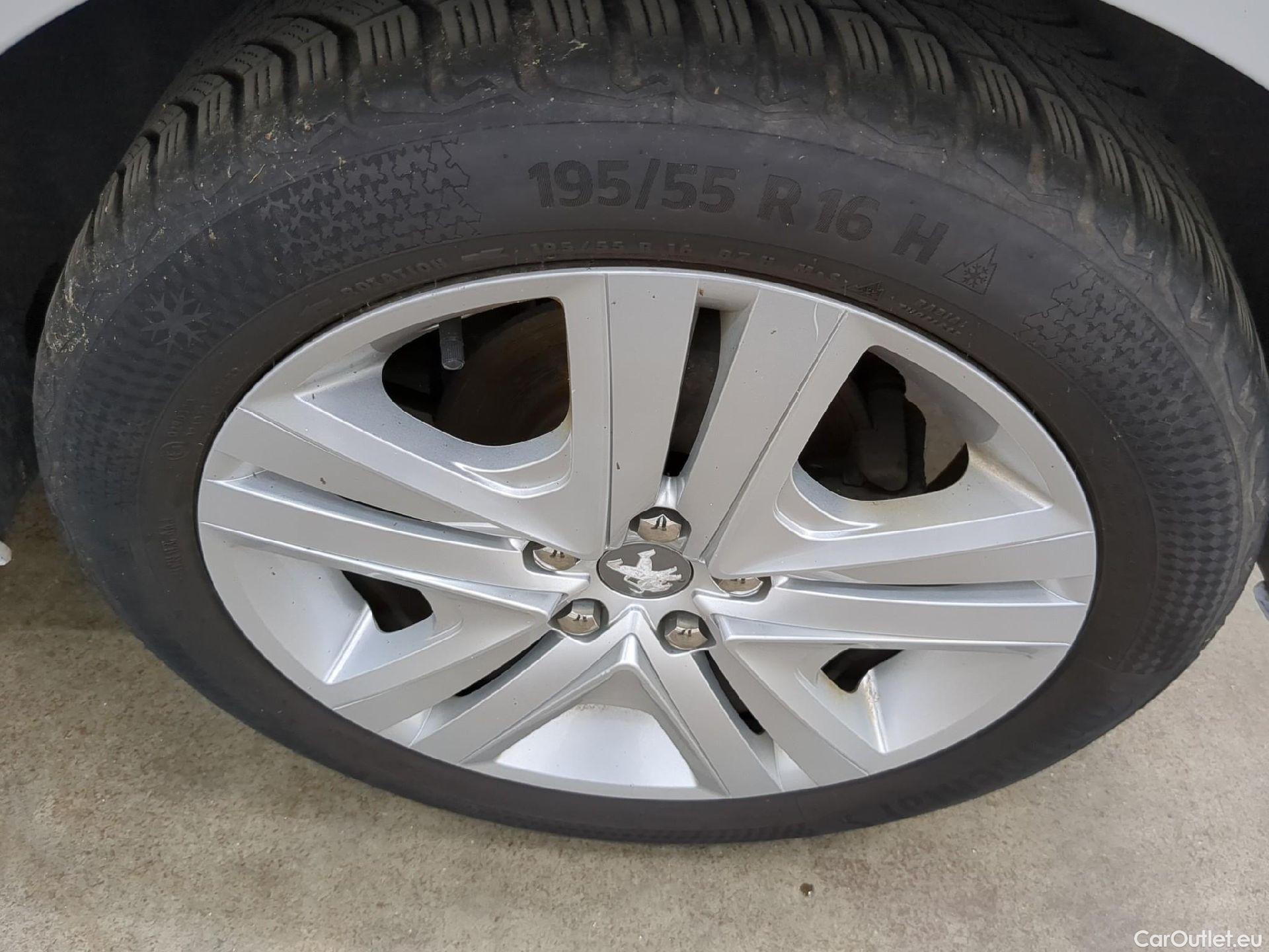  Peugeot  208  Allure Business 1.2 PureTech 110CV BVM5 E6 #7