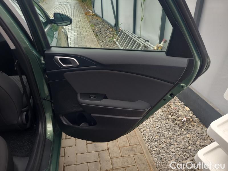  KIA  Cee'd Ceed Sportswagon (2018->) Ceed SW 1.5 T-GDI 118 Spin 5d #21