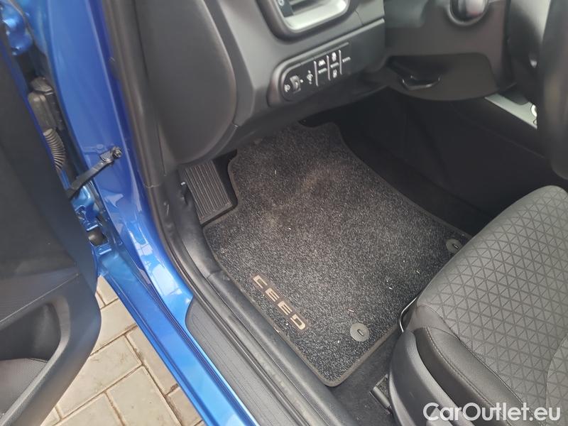  KIA  Cee'd Ceed Sportswagon (2018->) Ceed SW 1.5 T-GDI 118 Spin 5d #4