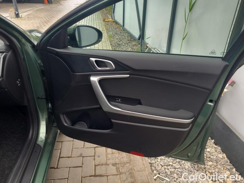  KIA  Cee'd Ceed Sportswagon (2018->) Ceed SW 1.5 T-GDI 118 Spin 5d #22