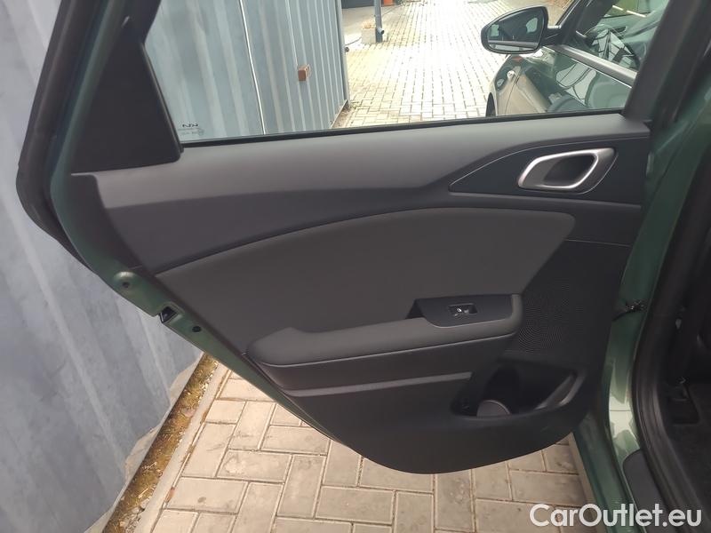 KIA  Cee'd Ceed Sportswagon (2018->) Ceed SW 1.5 T-GDI 118 Spin 5d #20