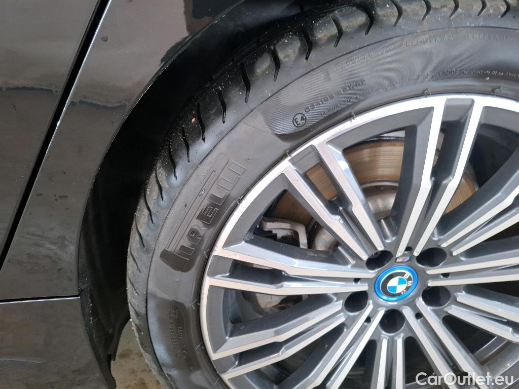  Bmw  Serie 3 BMW Série 3 Touring / 2022 / 5P / Break 330e 292ch M Sport BVA8 Hybride #32