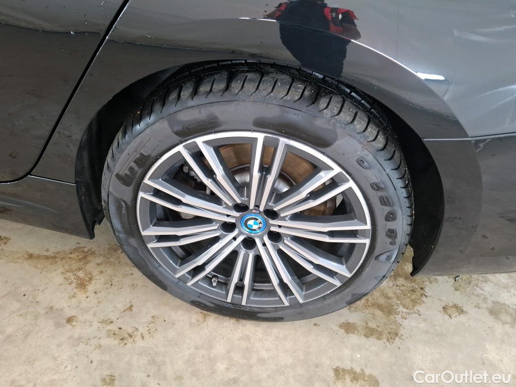  Bmw  Serie 3 BMW Série 3 Touring / 2022 / 5P / Break 330e 292ch M Sport BVA8 Hybride #28