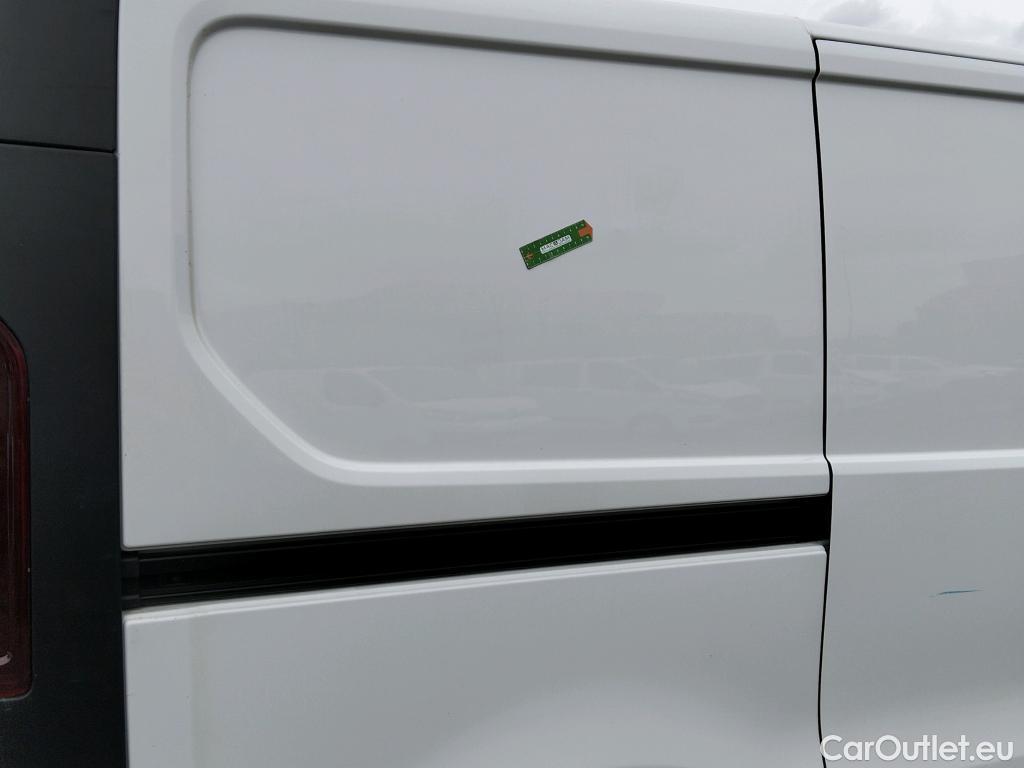  Renault  Trafic RENAULT  / 2019 / 4P / furgón Furgón 27 L1H1 Energy BluedCi 88 kW #20