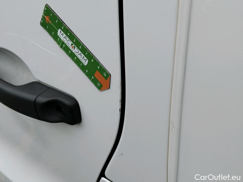  Renault  Trafic RENAULT  / 2019 / 4P / furgón Furgón 27 L1H1 Energy BluedCi 88 kW #7