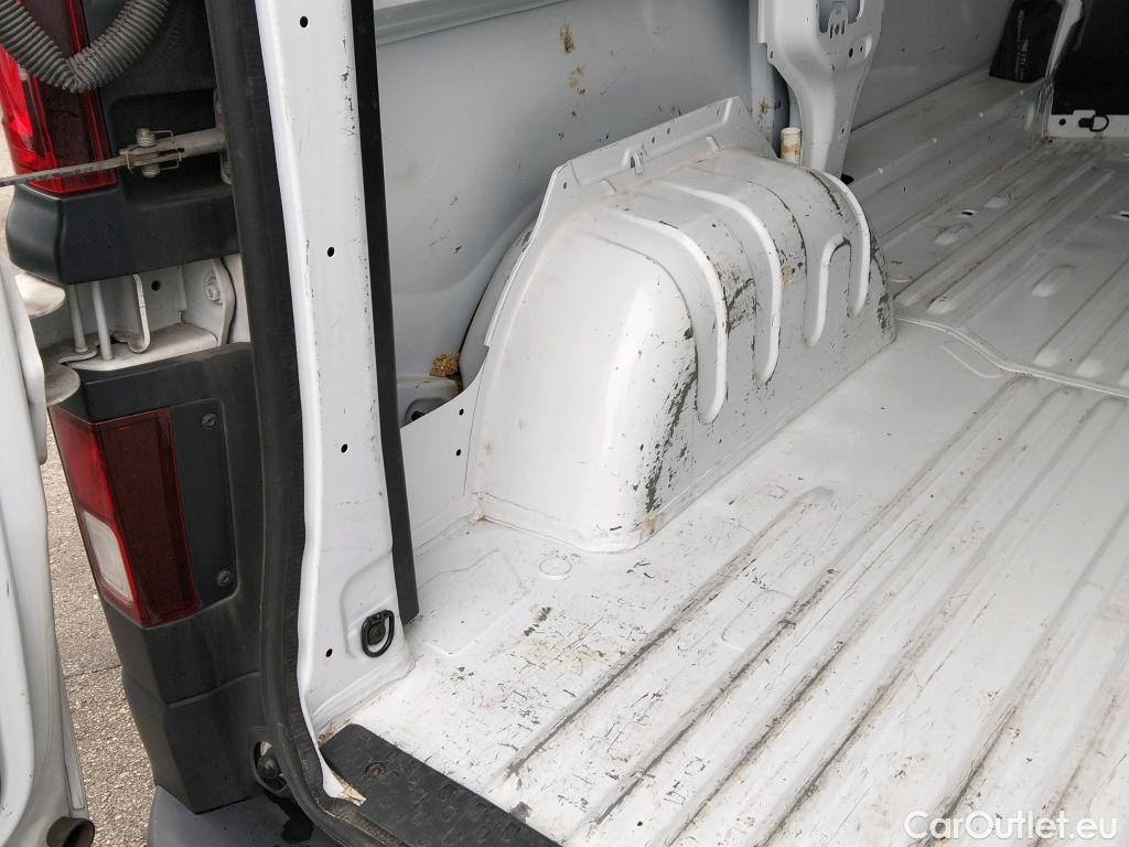  Renault  Trafic RENAULT  / 2019 / 4P / furgón Furgón 27 L1H1 Energy BluedCi 88 kW #4
