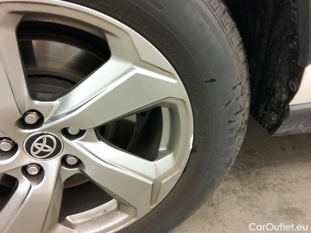  Toyota  RAV4 TOYOTA  / 2018 / 5P / todoterreno 2.5l 220H Advance #8