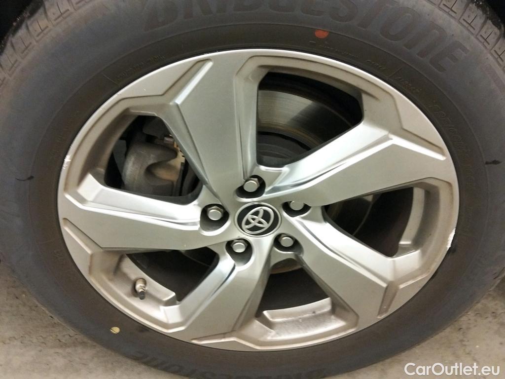  Toyota  RAV4 TOYOTA  / 2018 / 5P / todoterreno 2.5l 220H Advance #7