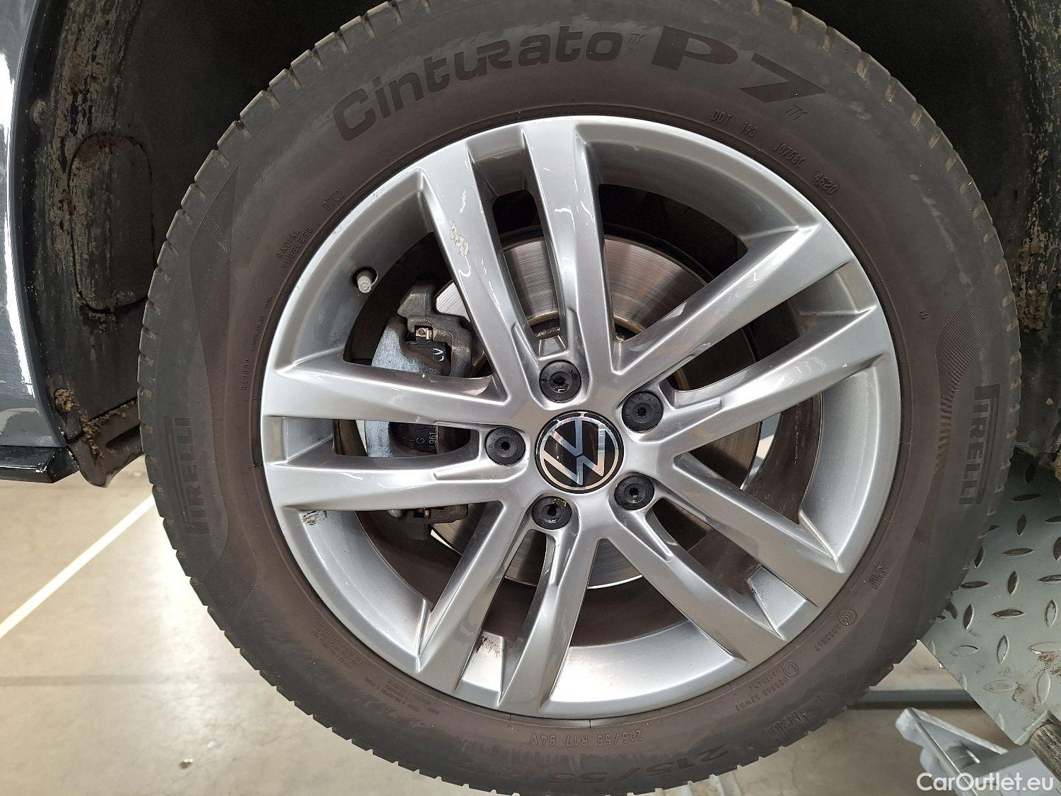  Volkswagen  Touran VW,  '15, Volkswagen  2.0 TDi 110kW Highline DSG 5d #3
