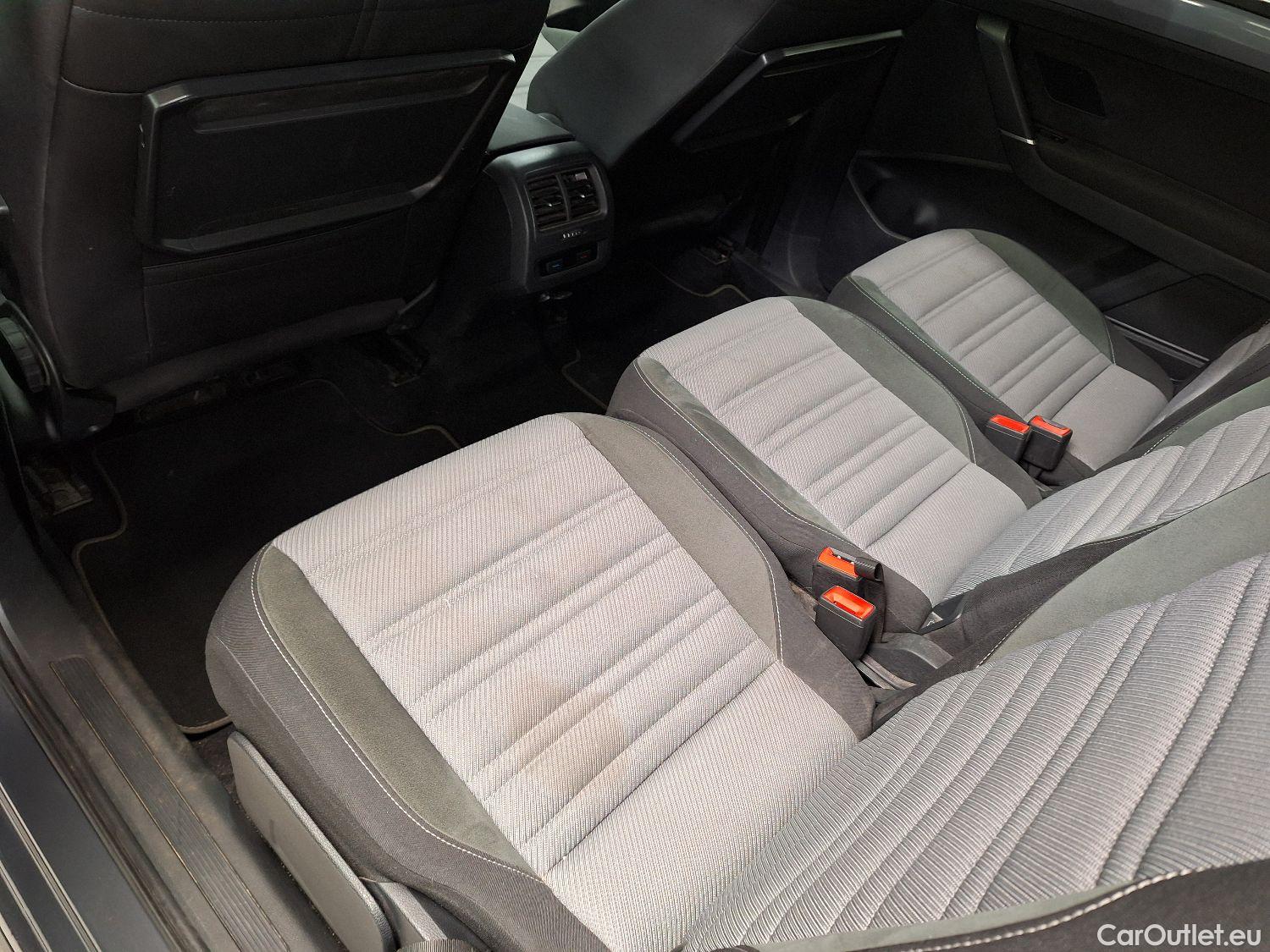  Volkswagen  Touran VW,  '15, Volkswagen  2.0 TDi 110kW Highline DSG 5d #37