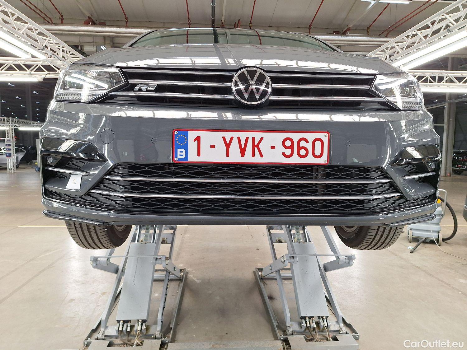  Volkswagen  Touran VW,  '15, Volkswagen  2.0 TDi 110kW Highline DSG 5d #4