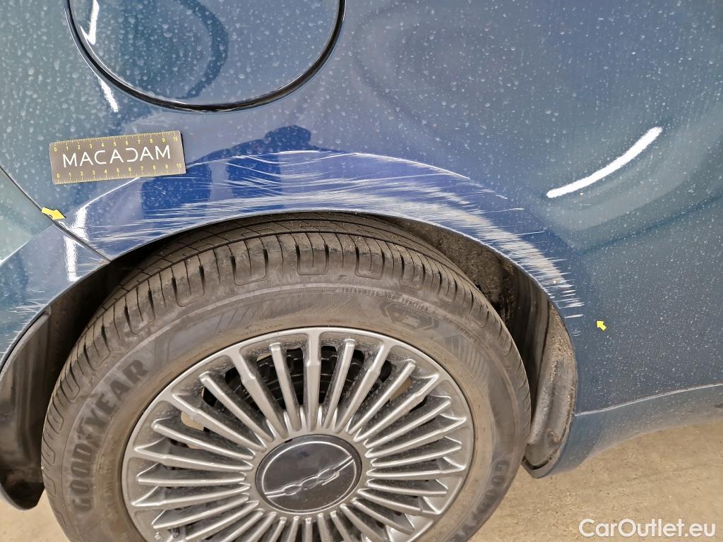  Fiat  500 FIAT  / 2020 / 3P / Berline 42kWh Icône #23