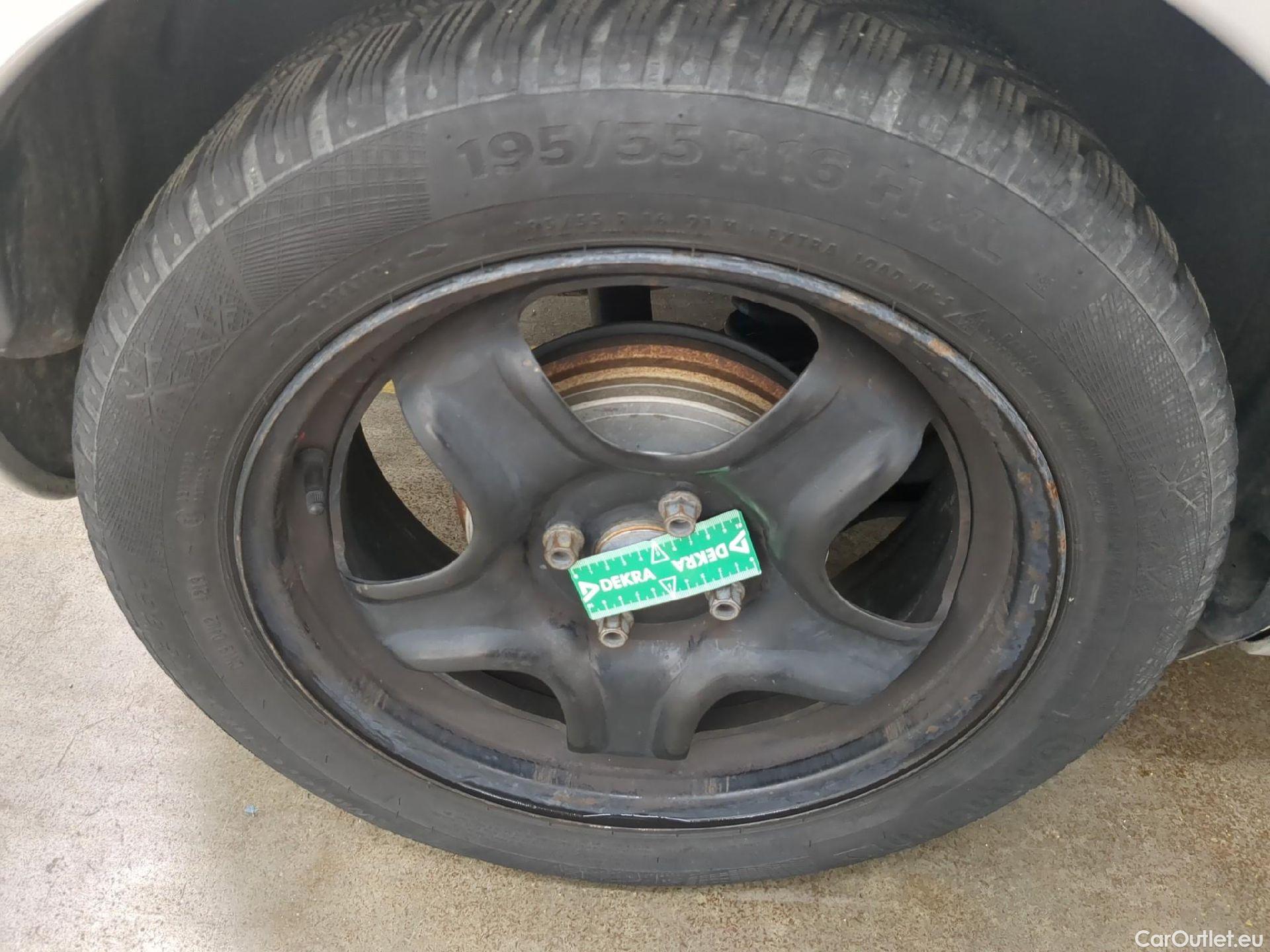  Renault  Clio  IV Business 0.9 TCe 90CV BVM5 E6 #8