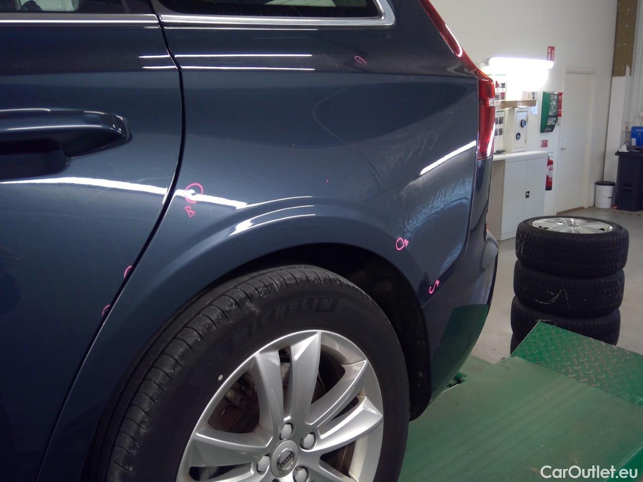  Volvo  V60  B4 D FWD Mom.Adv.SE Pa.Aut #24