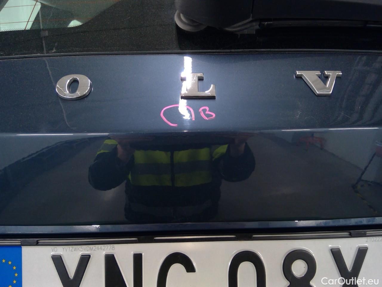  Volvo  V60  B4 D FWD Mom.Adv.SE Pa.Aut #34