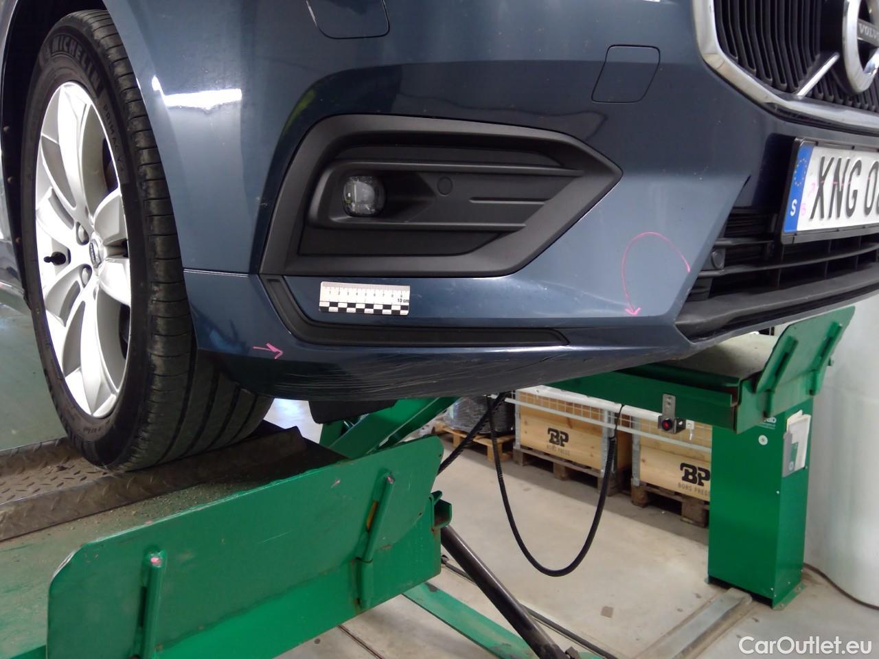  Volvo  V60  B4 D FWD Mom.Adv.SE Pa.Aut #9