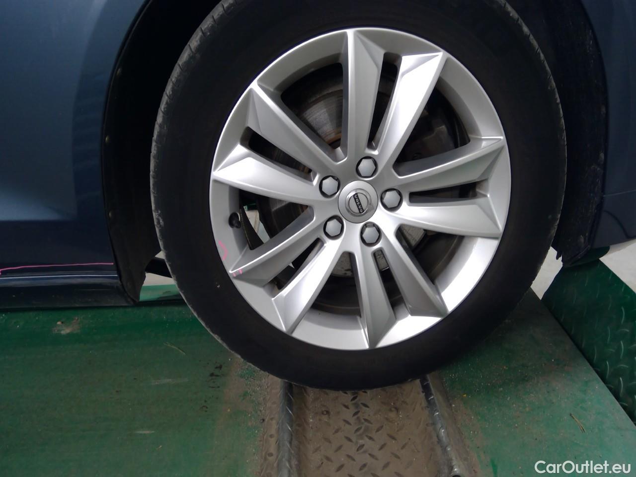  Volvo  V60  B4 D FWD Mom.Adv.SE Pa.Aut #50