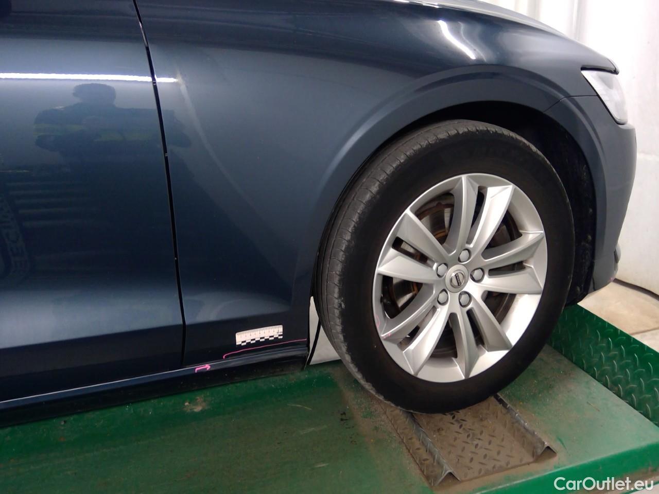  Volvo  V60  B4 D FWD Mom.Adv.SE Pa.Aut #47