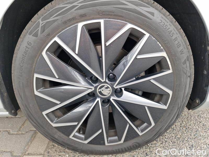  Skoda  Superb  Combi (3V5)(2015) Su.com.2.0TDI 147 4x4 L&K Aut #21