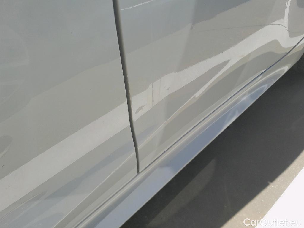  Toyota  Yaris TOYOTA  / 2020 / 5P / berlina con portón 1.5 120H Business Plus  #10