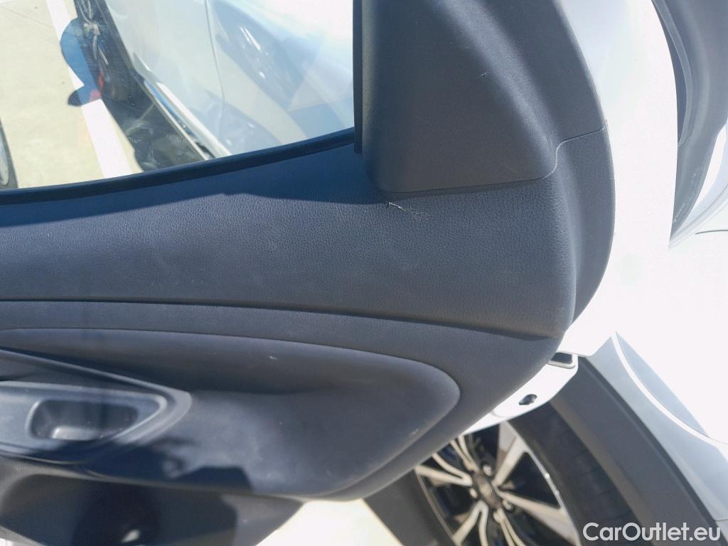  Toyota  Yaris TOYOTA  / 2020 / 5P / berlina con portón 1.5 120H Business Plus  #15