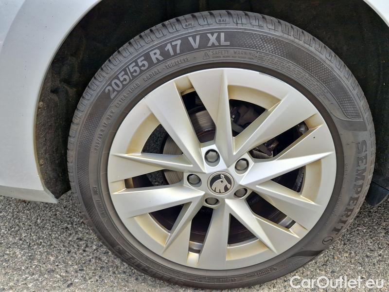  Skoda  Octavia  Combi (NX3)(2020) Oct.Combi 2.0TDI 110 Style AT #17