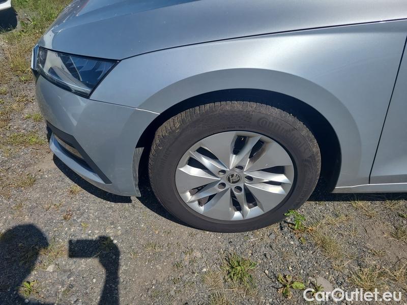  Skoda  Octavia  Combi (NX3)(2020) Oct.Combi 2.0TDI 110 Am 4x4 AT #21