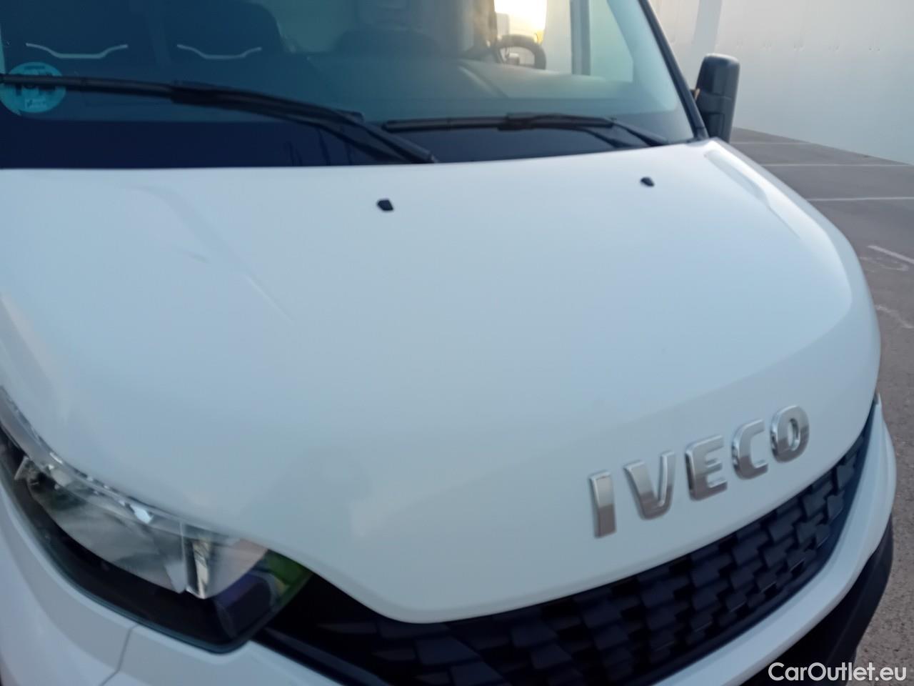  Iveco  Daily IVECO  / 2019 / 4P / furgón 2.3 TD 35S 14 V 3520L/H2 12 M3 #2