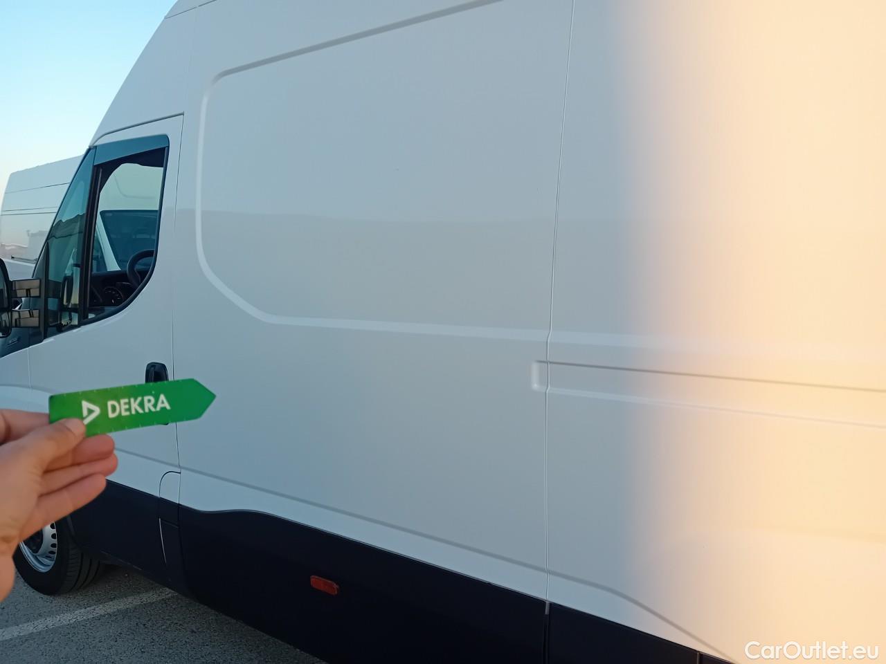  Iveco  Daily IVECO  / 2019 / 4P / furgón 2.3 TD 35S 14 V 3520L/H2 12 M3 #9