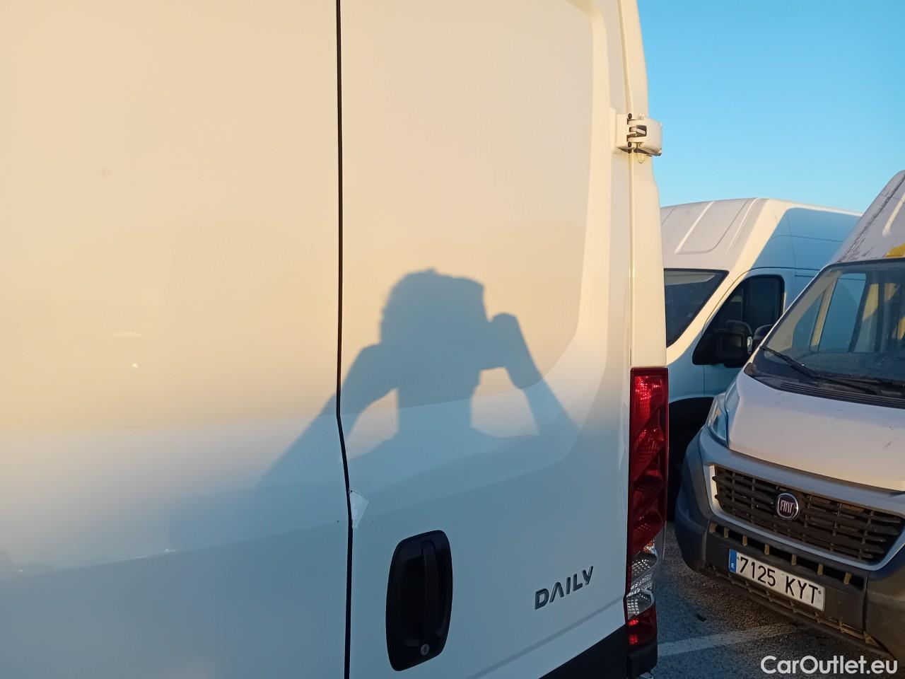  Iveco  Daily IVECO  / 2019 / 4P / furgón 2.3 TD 35S 14 V 3520L/H2 12 M3 #14