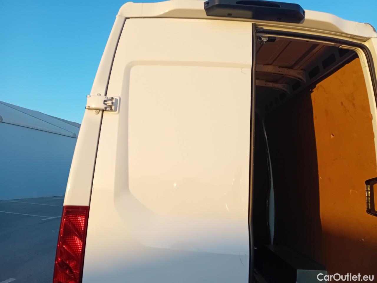  Iveco  Daily IVECO  / 2019 / 4P / furgón 2.3 TD 35S 14 V 3520L/H2 12 M3 #15