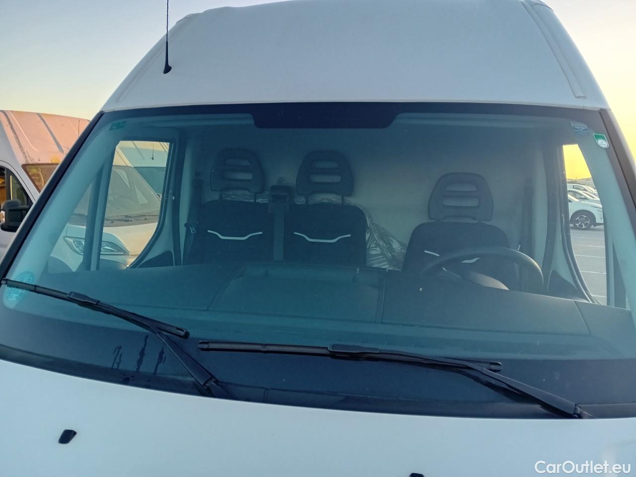  Iveco  Daily IVECO  / 2019 / 4P / furgón 2.3 TD 35S 14 V 3520L/H2 12 M3 #1