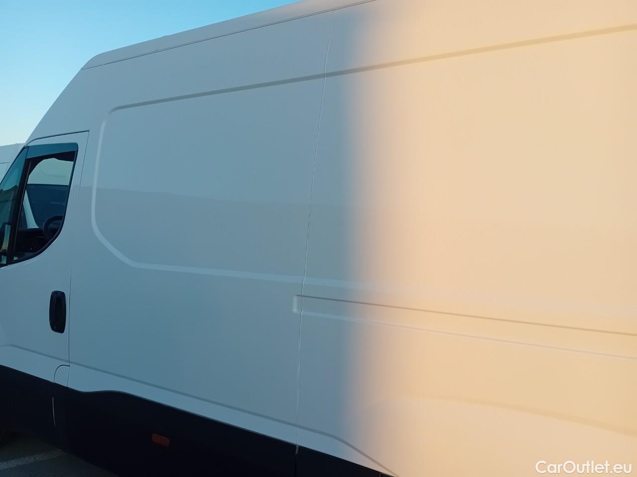  Iveco  Daily IVECO  / 2019 / 4P / furgón 2.3 TD 35S 14 V 3520L/H2 12 M3 #10