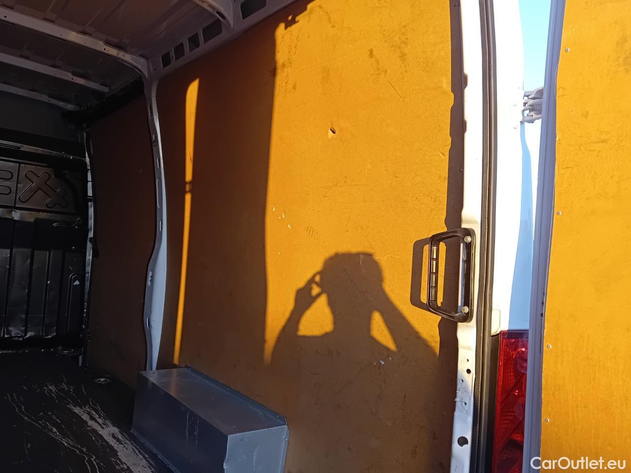  Iveco  Daily IVECO  / 2019 / 4P / furgón 2.3 TD 35S 14 V 3520L/H2 12 M3 #20