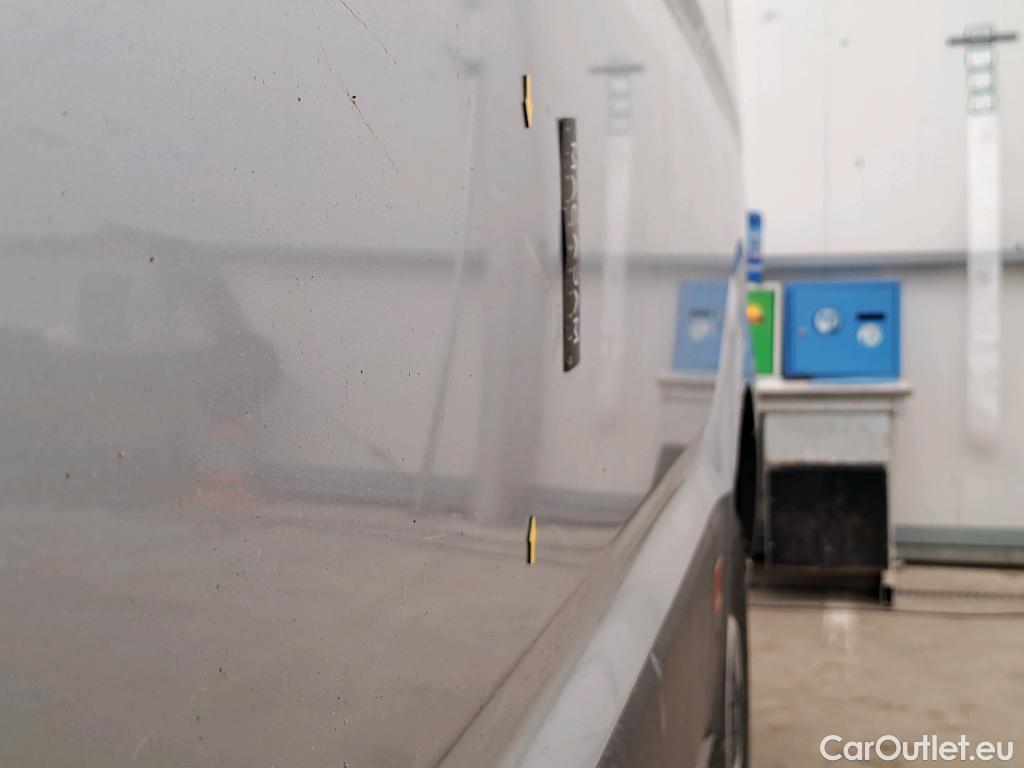  Volkswagen  Crafter VOLKSWAGEN  VU 4p Fourgon 2.0 TDI 177 35 L3H3 Busi Line Plus BVA8 #7