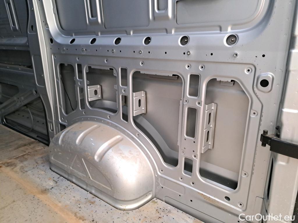  Volkswagen  Crafter VOLKSWAGEN  VU 4p Fourgon 2.0 TDI 177 35 L3H3 Busi Line Plus BVA8 #1