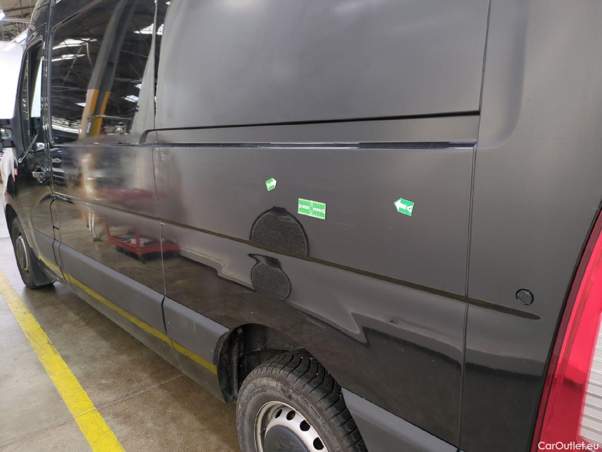  Renault  Master RENAULT TRUCKS  / 2010 / 4P / Fourgon tôlé RED EDITION VAN FWD 3T5 E6 L2H2 #28