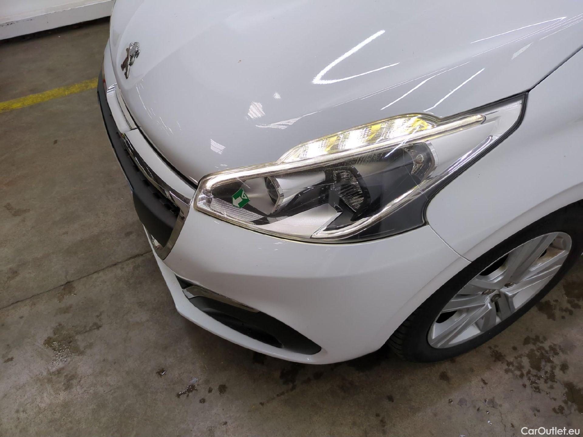  Peugeot  208  Allure Business 1.2 PureTech 110CV BVM5 E6 #3