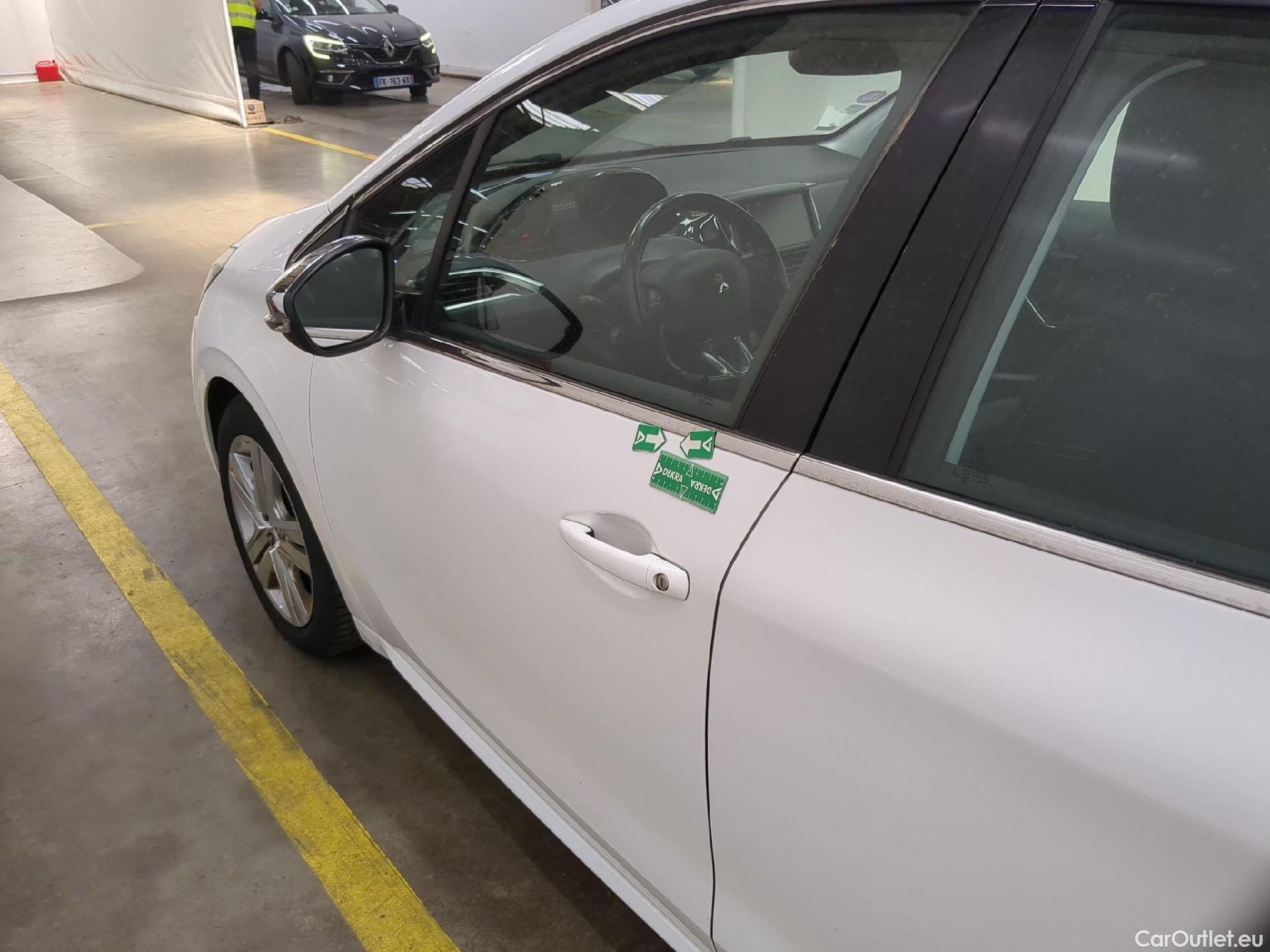  Peugeot  208  Allure Business 1.2 PureTech 110CV BVM5 E6 #6