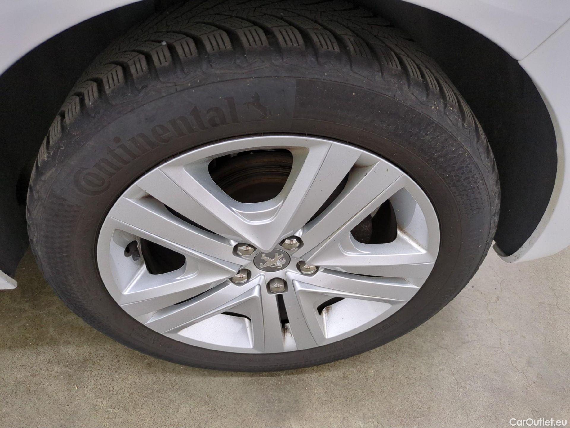  Peugeot  208  Allure Business 1.2 PureTech 110CV BVM5 E6 #4