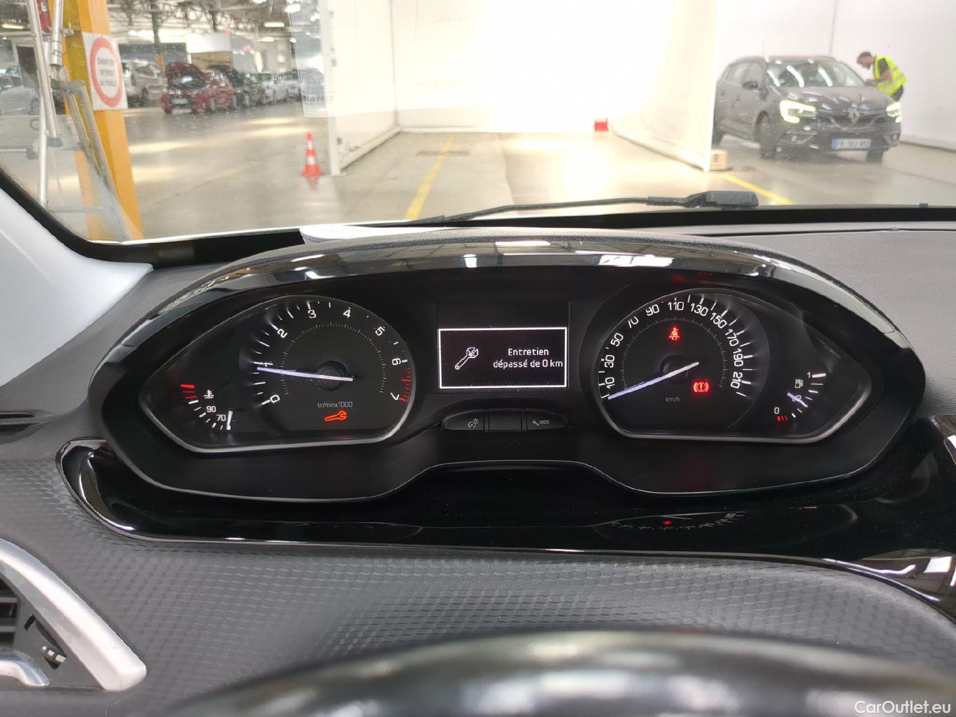  Peugeot  208  Allure Business 1.2 PureTech 110CV BVM5 E6 #2