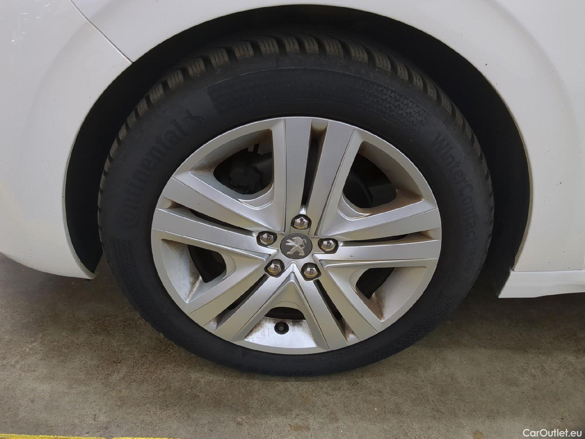  Peugeot  208  Allure Business 1.2 PureTech 110CV BVM5 E6 #1