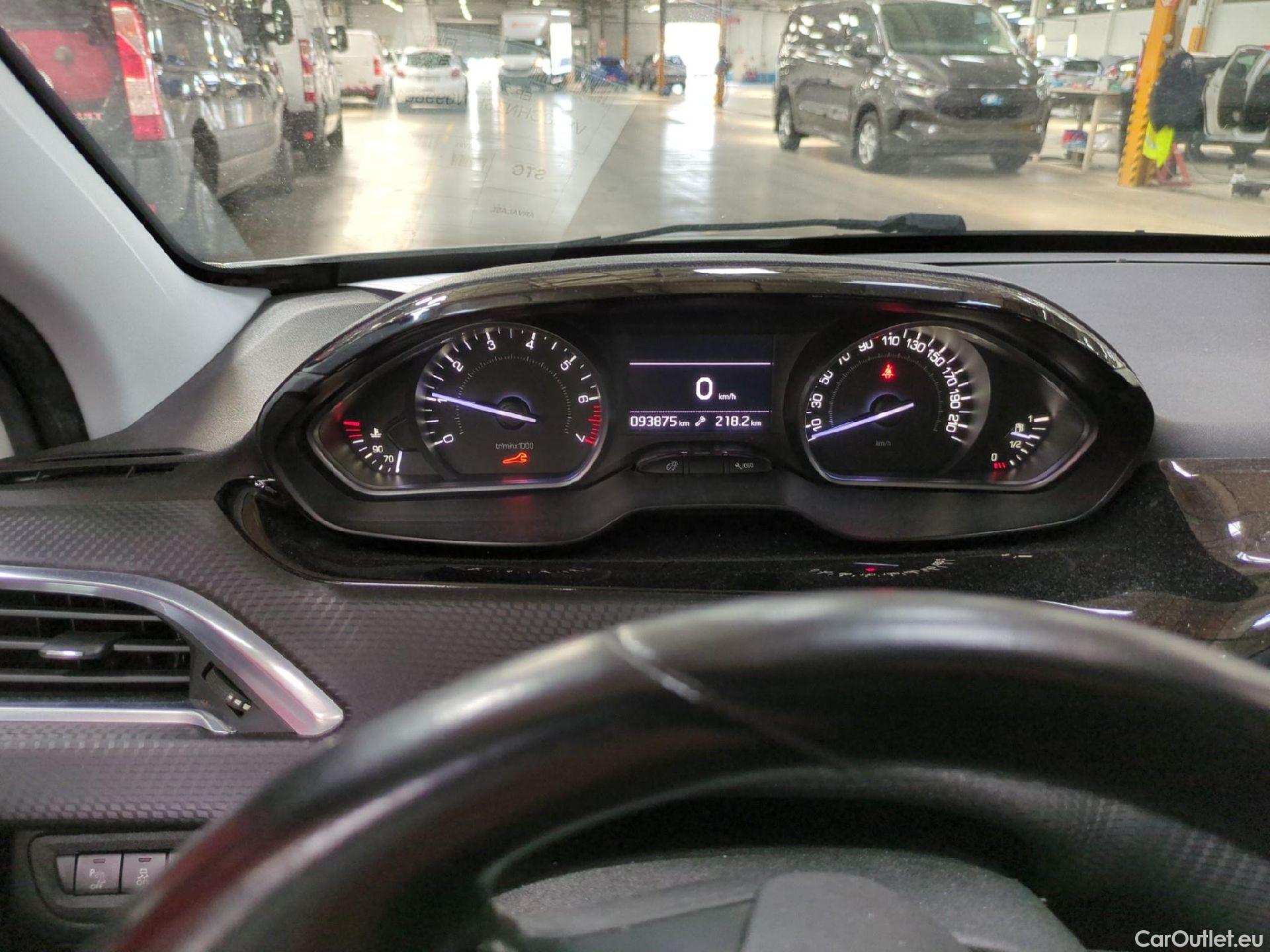  Peugeot  208  Allure Business 1.2 PureTech 110CV BVM5 E6 #1