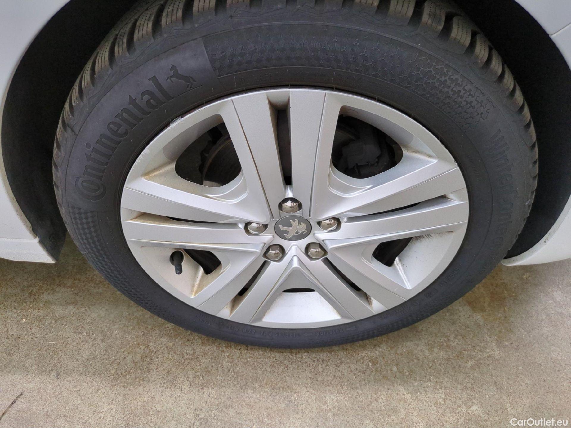  Peugeot  208  Allure Business 1.2 PureTech 110CV BVM5 E6 #2