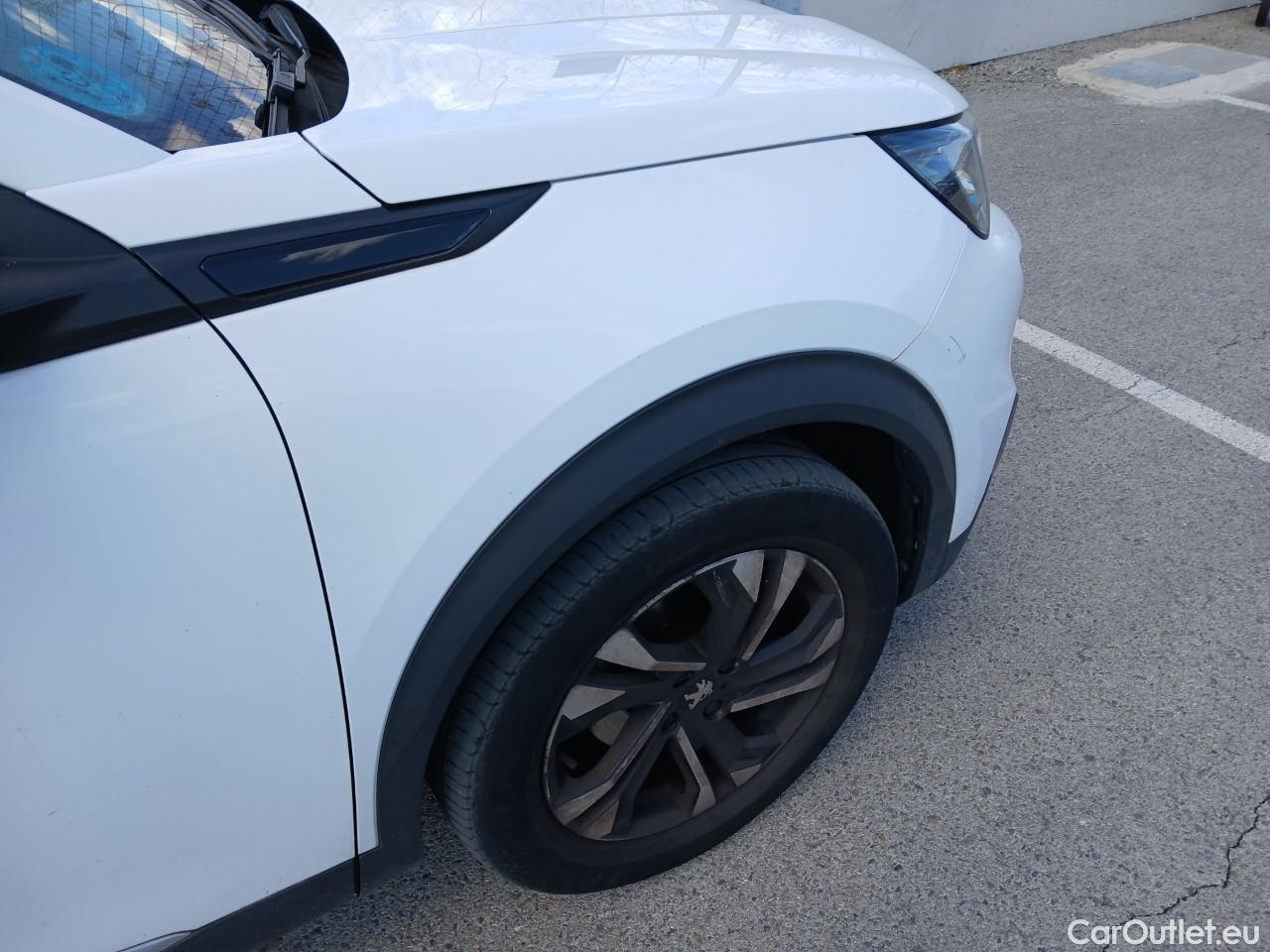  Peugeot  2008  Allure Pack 1.2 PureTech 130CV AT8 E6d #22