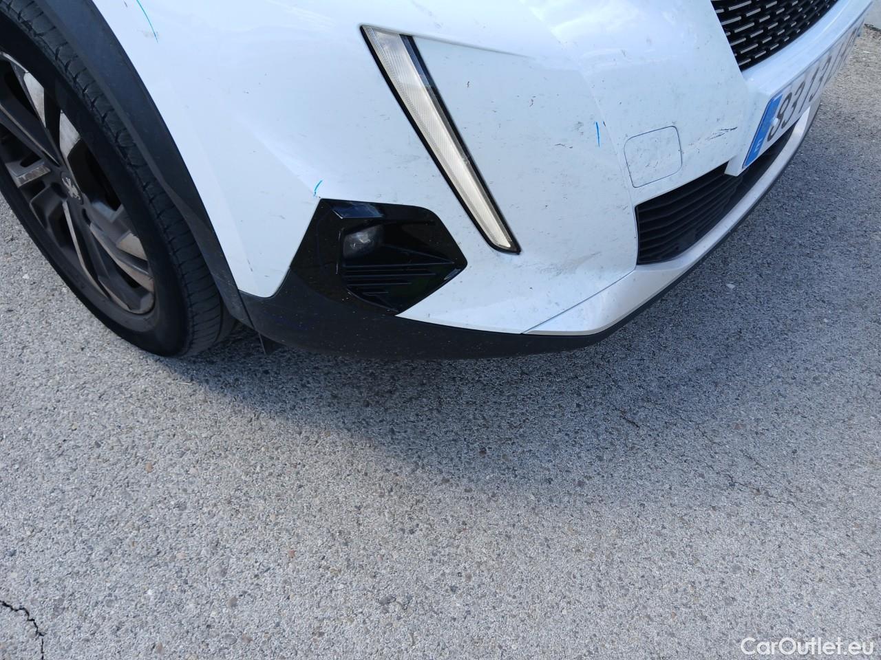  Peugeot  2008  Allure Pack 1.2 PureTech 130CV AT8 E6d #9